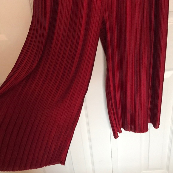 Romeo & Juliet Couture red pleated jumpsuit size M - Picture 4 of 9